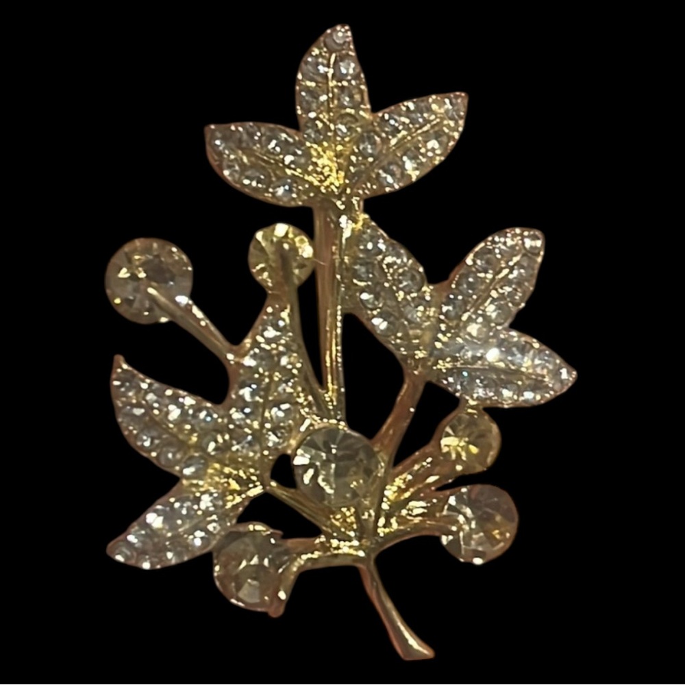 Leaf Brooch NWT Goldtone